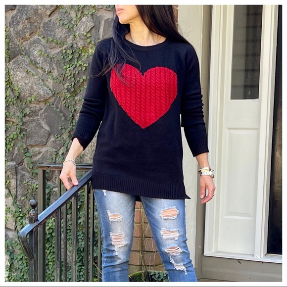 ShopEvelynne Sweaters - Love ❤️ Heart chic sweater